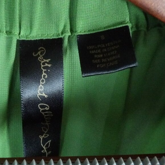 Green Loose Fit Short Sleeve Sheer Feminine Blouse | small - Picture 7 of 10